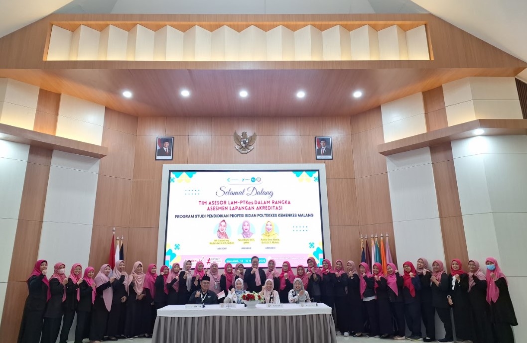 Foto Bersama AL Prodi Pendidikan Profesi Bidan Foto Bersama AL Prodi Pendidikan Profesi Bidan