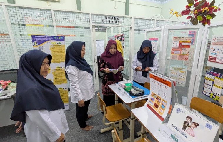 Hari kedua kunjungan ke laboratorium Hari kedua kunjungan ke laboratorium