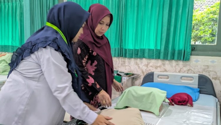 Hari kedua kunjungan ke laboratorium Hari kedua kunjungan ke laboratorium